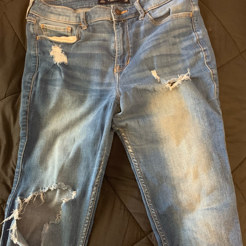 Hollister High Rise supper skinny ripped jeans